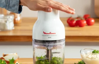 Hachoir Moulinette Essential de Moulinex sur le plan de travail