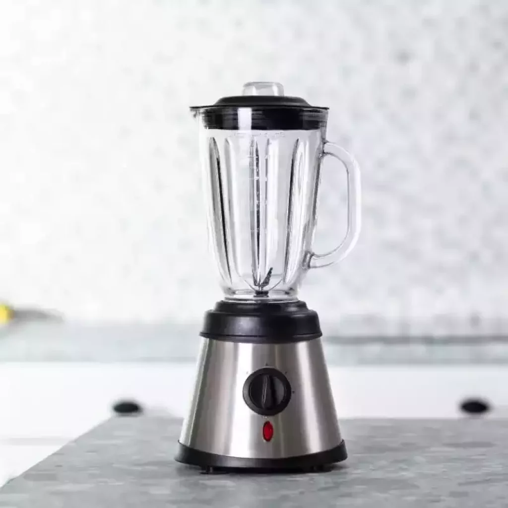 Utilisation du mixeur pour hacher de la viande