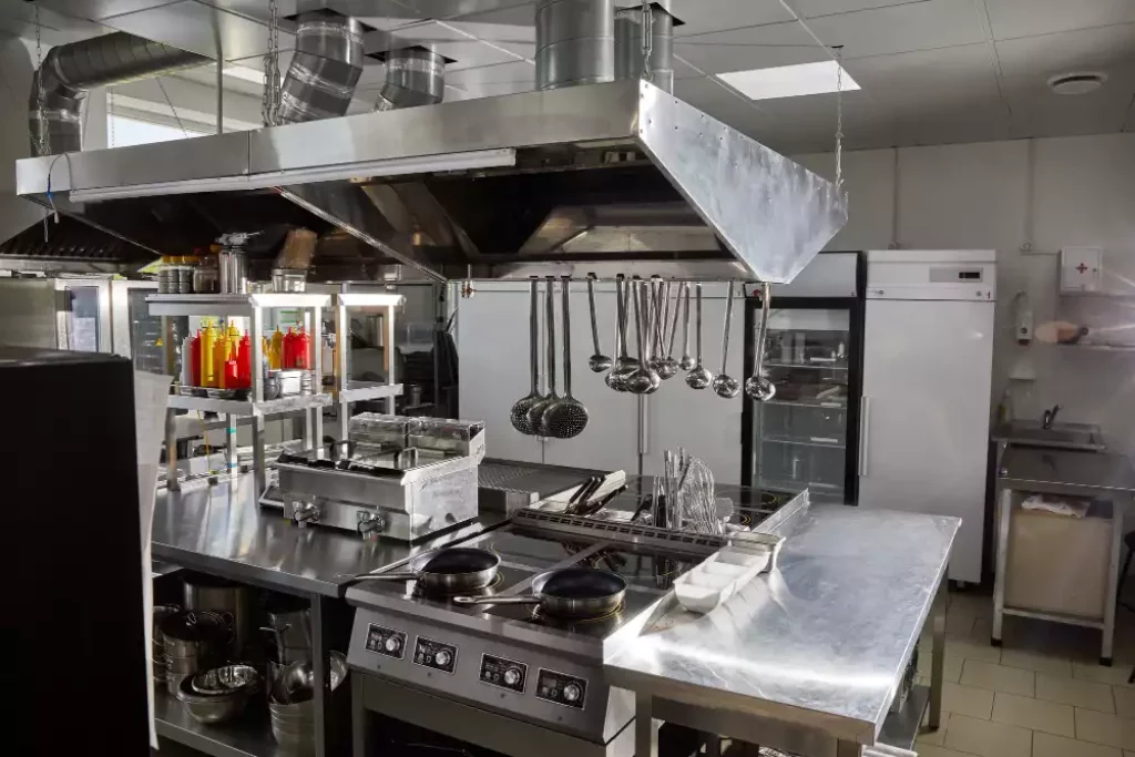 Quel rôle joue le type d’établissement sur le budget cuisine ?