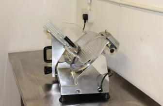 Nettoyer une trancheuse de viande : les erreurs à ne plus commettre !